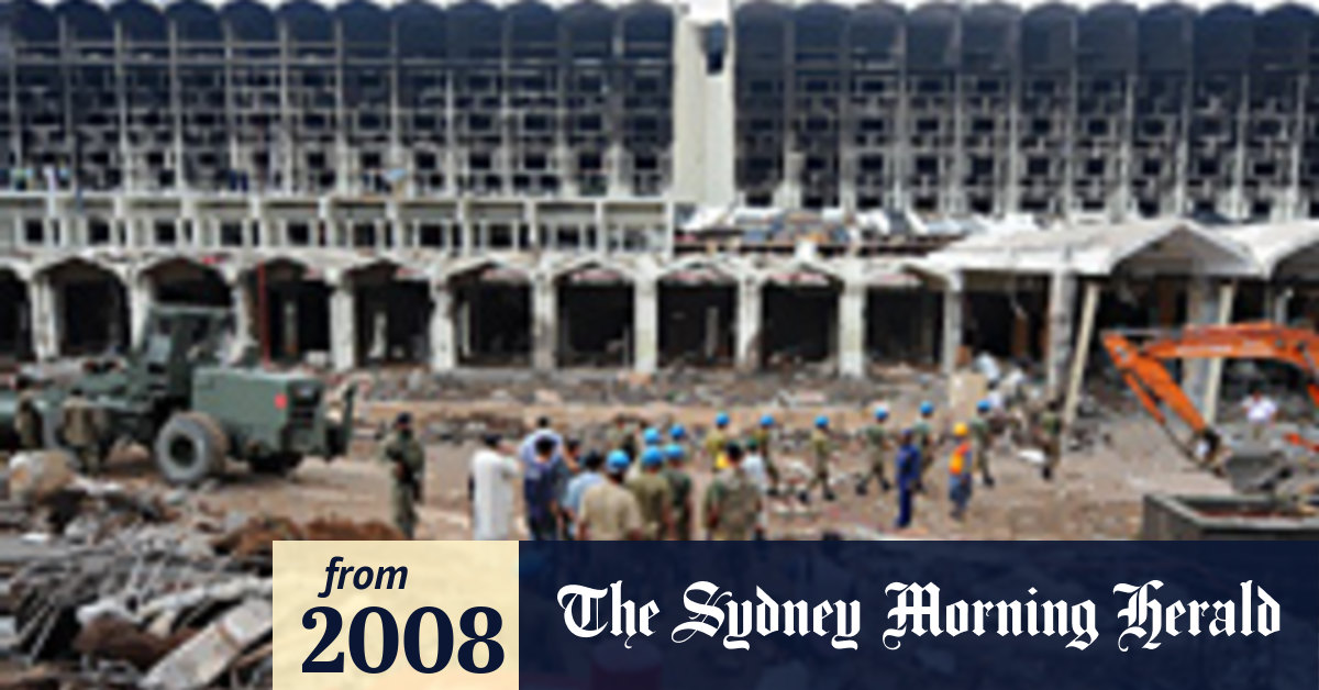 Scores die in Pakistan hotel bombing